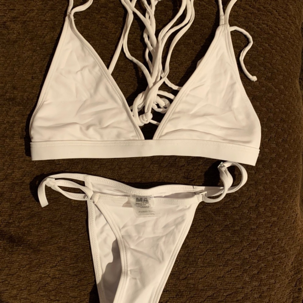 🤍👙Minimale Animale white string bikini set 👙🤍 - Picture 2 of 4